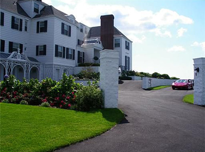 Take A Stroll Through Taylor Swifts Rhode Island Home Star 1045 Fm