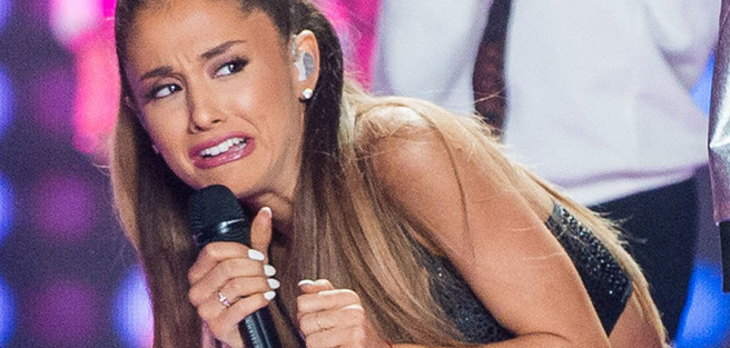 Ariana Grande Smacked In The Face By A Victoria Secret Angel Wing Novafm