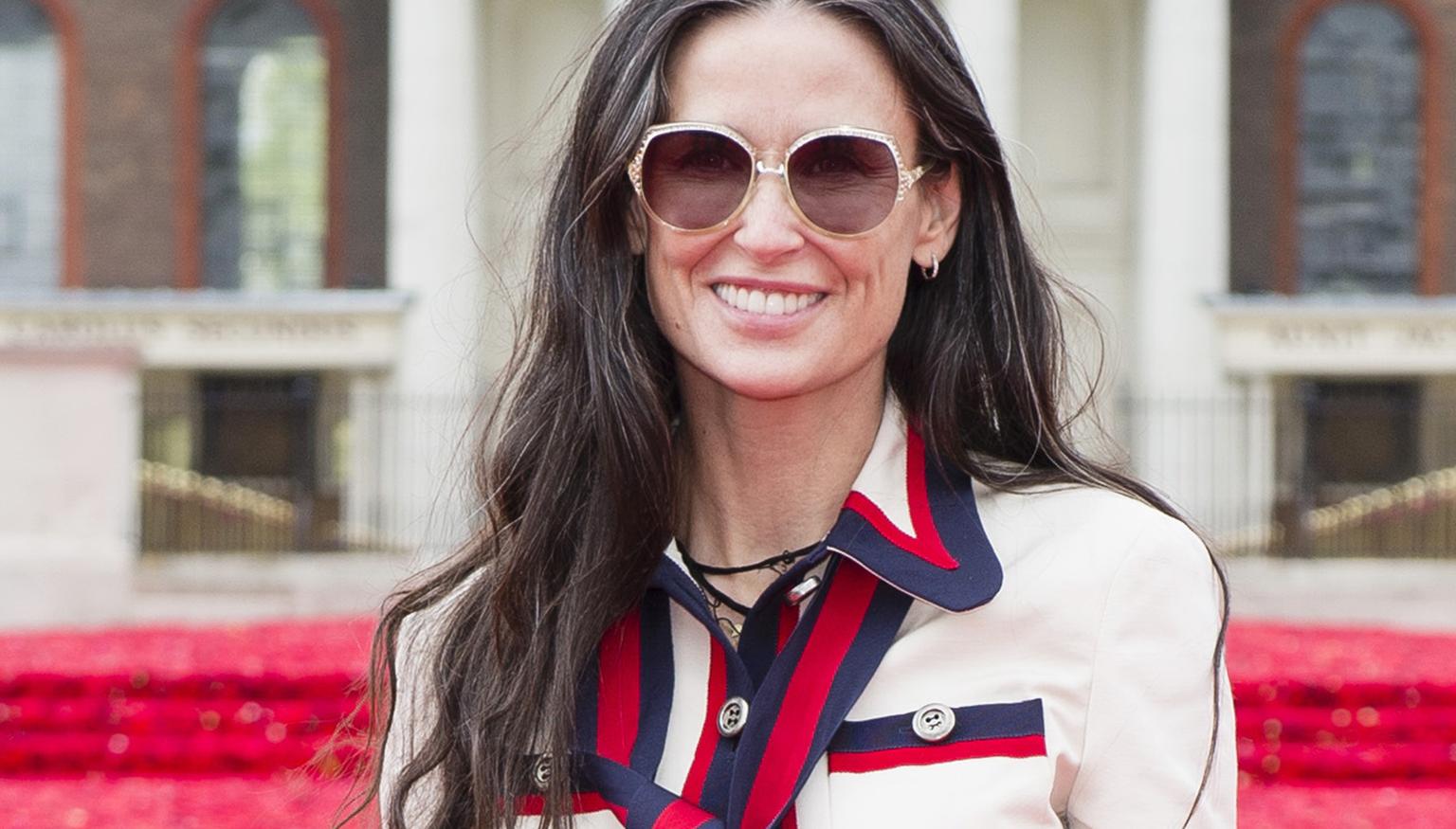 Demi Moore rocks grey hair | smooth